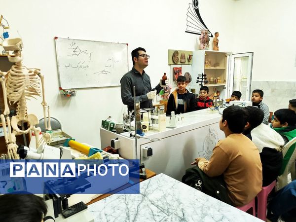 بازدید دانش آموزان دبستان پسرانه فضیلت از پژوهشسرای رازی 