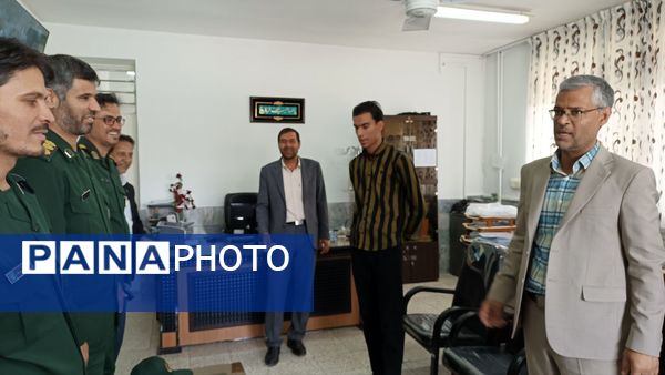 بازدید فرمانده بسیج دانش آموزی از دبیرستان شاهد صاحب الزمان 