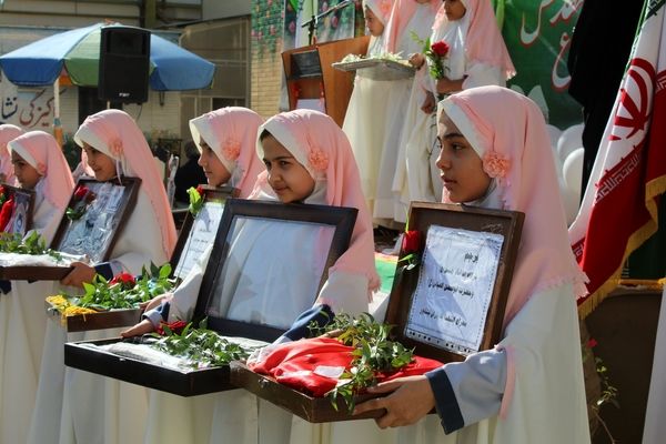 مراسم نمادین آیین بازگشایی مدارس در دبیرستان شاهد خیر سجادیه 