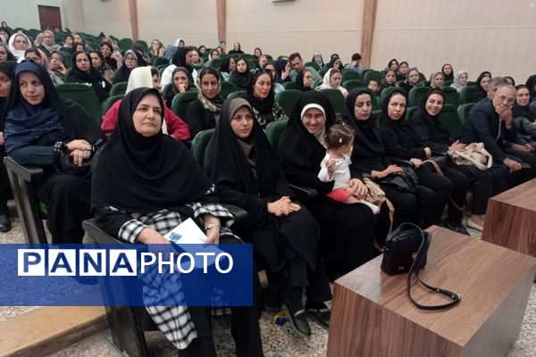 جلسه انجمن اولیا و مربیان دبیرستان پویش در تالار معلم شیراز