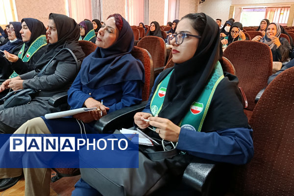 برگزاری کارگاه آموزشی ویژه مربیان پیشتاز ناحیه ۴ شیراز 