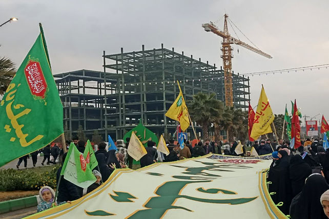 شادپیمایی مردم قم در جشن نیمه شعبان