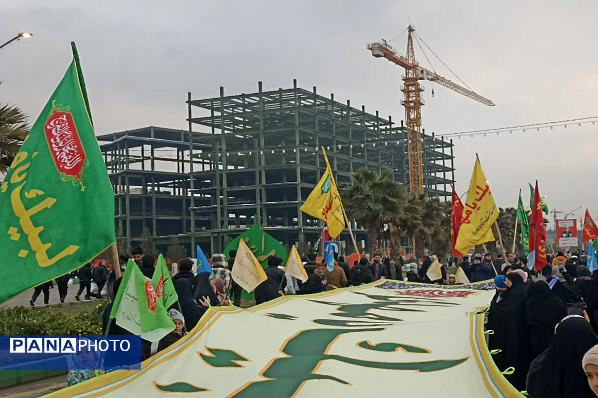 شادپیمایی مردم قم در جشن نیمه شعبان