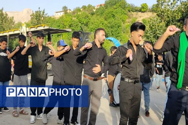 مراسم عزاداری و زنجیرزنی هیئات مذهبی شهر بار در روز تاسوعا حسینی 