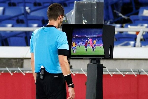تغییرات جدید VAR برای جام جهانی/کارت‌های زرد و قرمز در جیب کمک داور ویدئویی