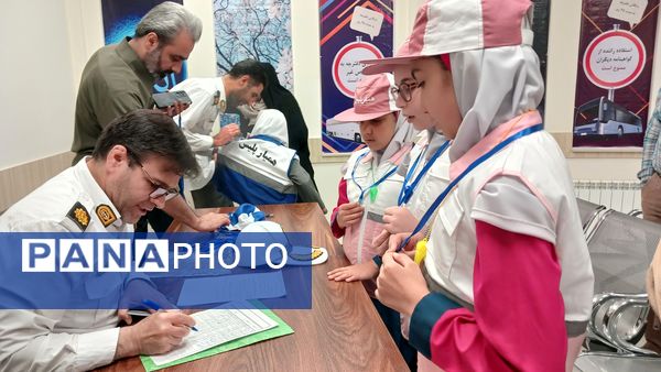 جمعی از دانش‌آموزان استان البرز به عنوان همیار پلیس انتخاب شدند