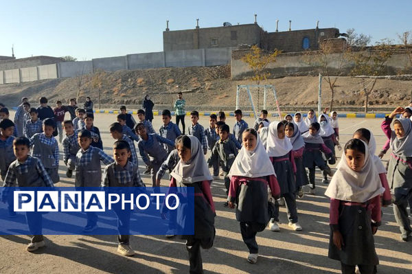 مراسم صبحگاهی دبستان شهید رحمت الله قلعه یزدانی و آموزشگاه آیت الله اراکی