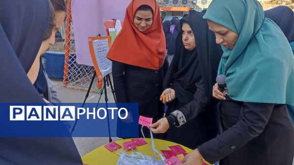  گرامیداشت دهه ریاضیات در دبیرستان آرمیتا مصلی‌ نژاد