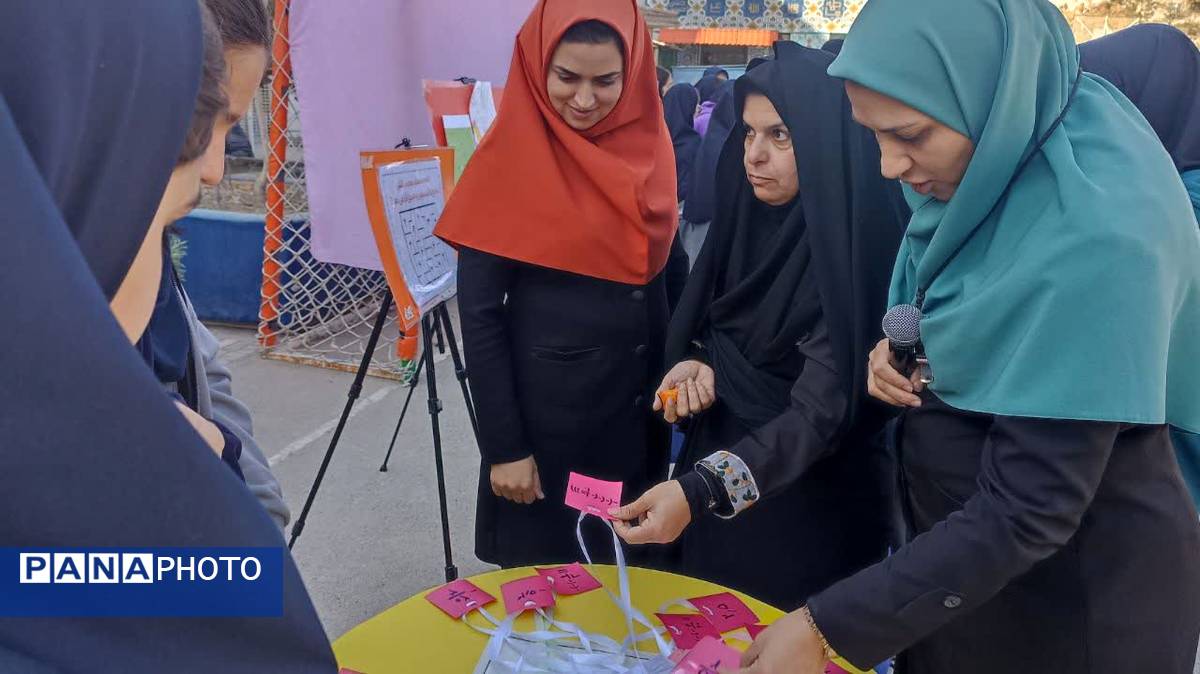  گرامیداشت دهه ریاضیات در دبیرستان آرمیتا مصلی‌ نژاد