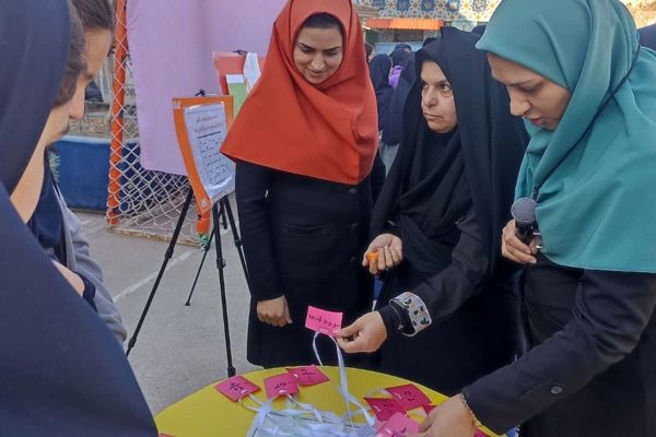  گرامیداشت دهه ریاضیات در دبیرستان آرمیتا مصلی‌ نژاد