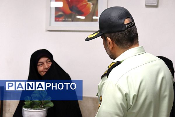 گرامیداشت هفته معلم با تجلیل از فرهنگیان آموزش و پرورش منطقه ۱۴ 