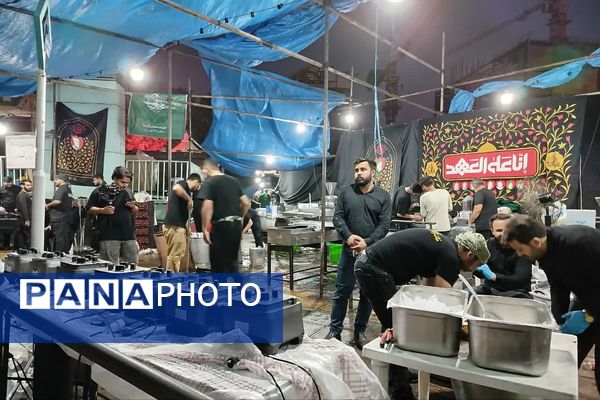 موکب‌های عزاداری در جای جای مشهد، جلوه‌ای از عشق و ماتم در شب سالروز شهادت امام رضا (ع)