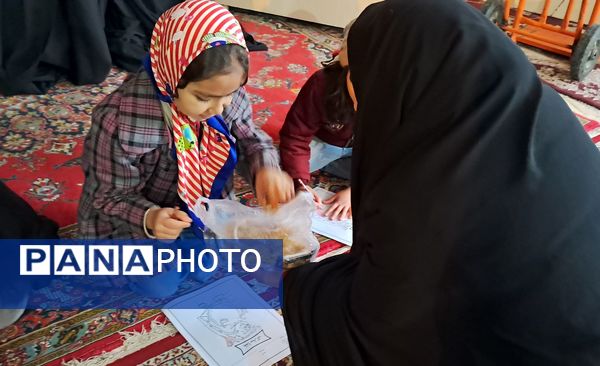 برپایی غرفه کودک در حاشیه نماز جمعه شهرستان کاشمر 