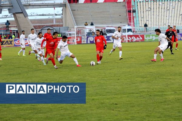 بازی تراکتور و ملوان در تبریز