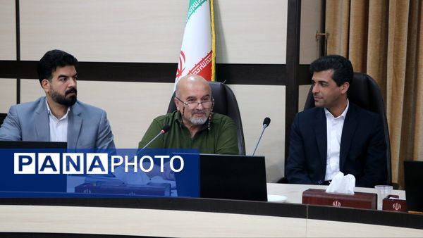 نشست هم‌اندیشی دانش‌آموز خبرنگاران پانا با معاون امنیتی و انتظامی استانداری خراسان رضوی 