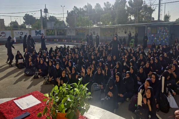 گرامیداشت هفته بهداشت و سلامت روان در هنرستان سادات شریعت پناهی سمنان