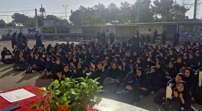 گرامیداشت هفته بهداشت و سلامت روان در هنرستان سادات شریعت پناهی سمنان