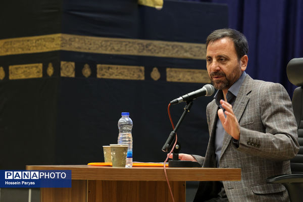 مراسم آموزش کاروان‌های عمره دانش‌آموزی به دانش‌آموزان عازم سرزمین وحی