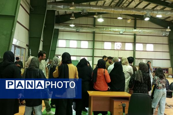 حضور پرشور کودکان در کنار والدین پای صندوق‌های رای نصیرشهر 
