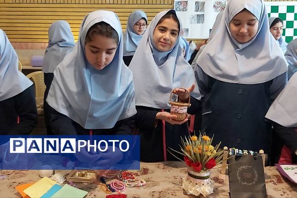 نمایشگاه کسب و کارهای دانش آموزی در دبستان حکمت نبوی ناحیه دو شهرری 