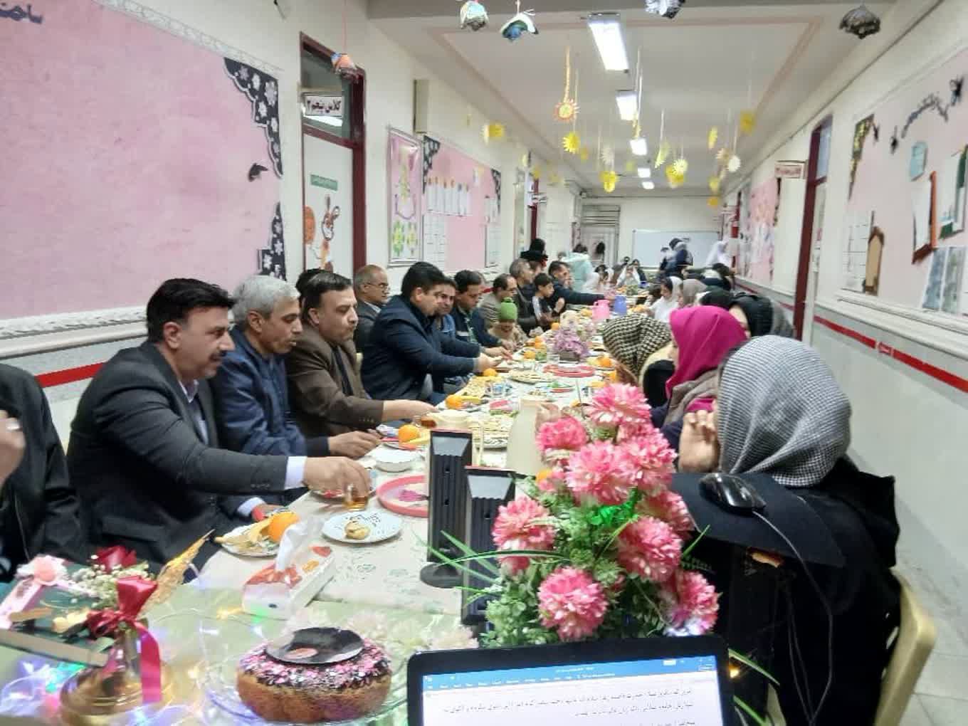 بزرگداشت روز مادر در دبستان ۲۲ بهمن آباده