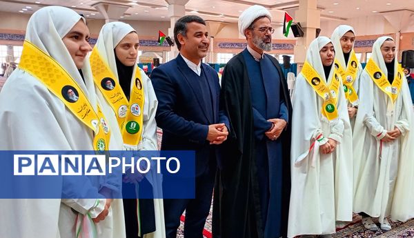 گردهمایی بزرگ دانش‌آموزان دختر مدارس غیر دولتی در همایش یاوران مقاومت یاوران نماز