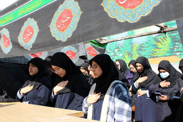 توزیع آش نذری ایام فاطمیه در دبیرستان سردار شهید قاسم سلیمانی