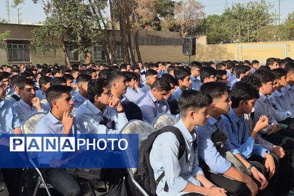 مراسم آغاز سال تحصیلی جدید در دبیرستان ماندگار شهید مدرس