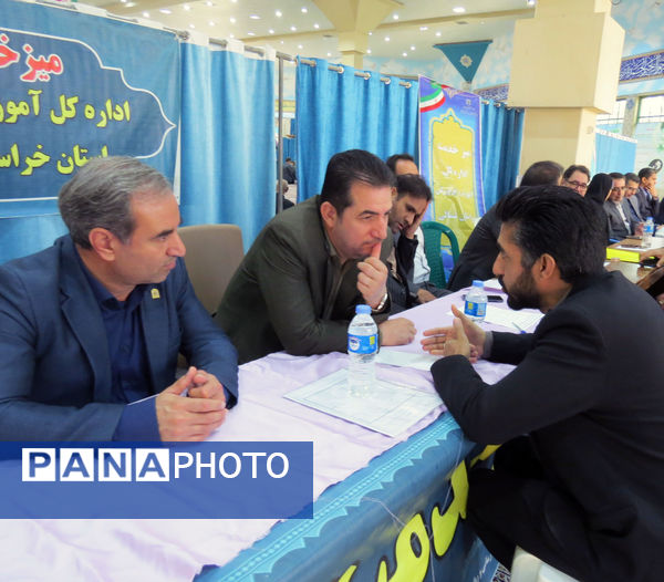 برپایی میز خدمت آموزش و پرورش خراسان شمالی