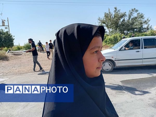 حضور پر رنگ کودکان روستای نقاب در پیاده روی جاماندگان اربعین