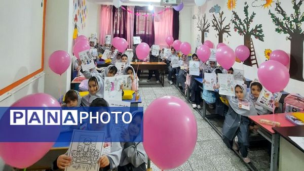 جشن شکوفه‌ها در مدرسه پیک انقلاب ناحیه 2 کرج