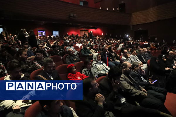 آیین تقدیر از برگزیدگان بیست و ششمین جشنواره تئاتر استان قم