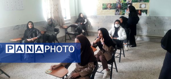 حوزه امتحانی در دبیرستان نمونه شهید محمدی پور خلیل آباد 
