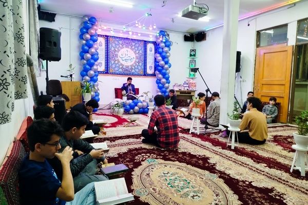 اختتامیه محفل انس با قرآن کریم انجمن قرآنی و هیئت محبان المهدی شهرستان کاشمر 