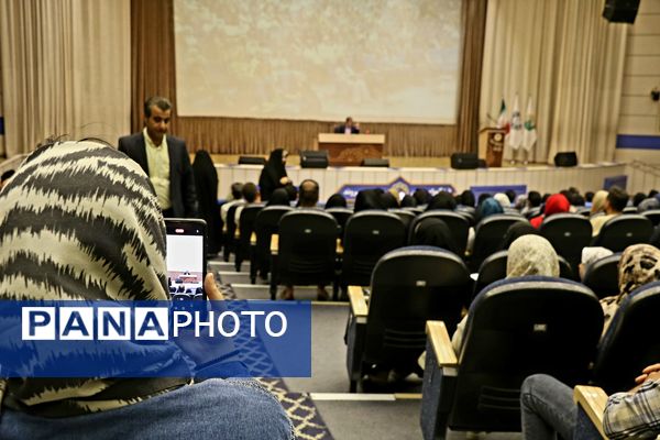  برنامه‌ای با موضوع زندگی به سبک خودمون با محور بخشش، گذشت و کنترل خشم در نجف‌آباد