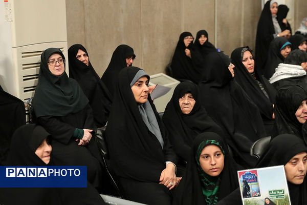 دیدار پیشکسوتان و فعالان دفاع مقدس و مقاومت با مقام معظم رهبری