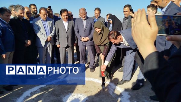 آیین افتتاح نیروگاه یک مگاواتی برق خورشیدی در البرز