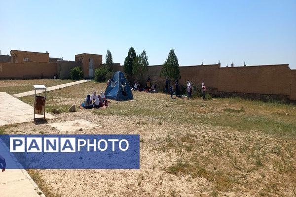برگزاری اردوی درون مدرسه‌ای در مدرسه شهید معتمدی گزکوه