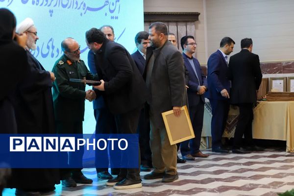 آیین بهره‌برداری از پروژه‌های عمرانی مرکز آموزشی استعدادهای درخشان شهید مدنی تبریز