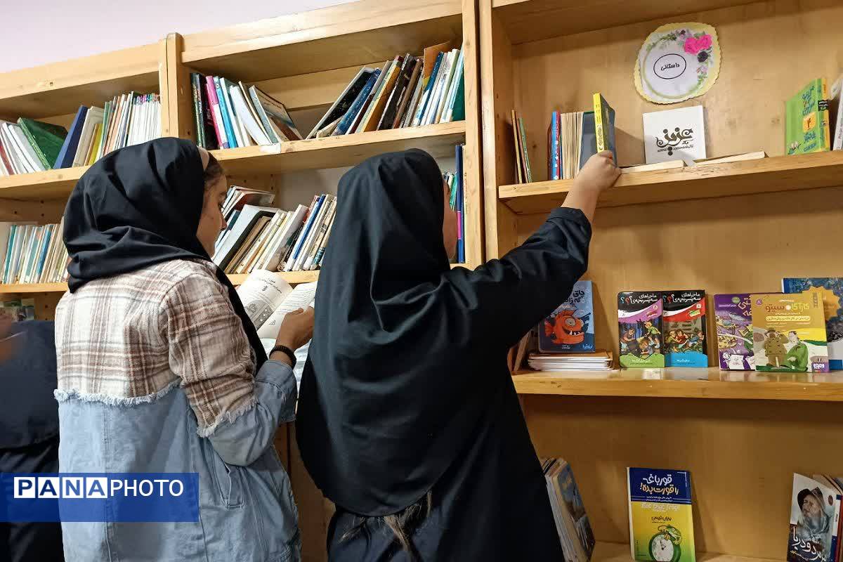 زنگ کتابخوانی در دبیرستان امام علی(ع) ورامین