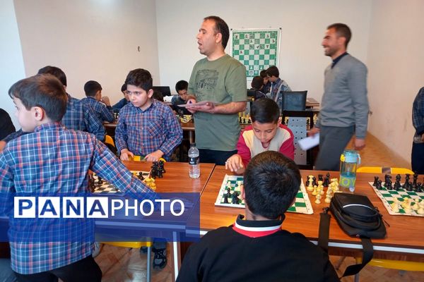 رقابت اندیشه‌ها در پیشوا؛ برگزاری مسابقات شطرنج دانش‌آموزی با حضور مسئولان