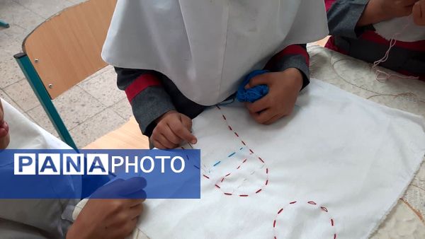 وقتی معلم، خیاط می‌شود