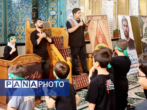 تجدید بیعت دانش‌آموزان ابهری با آرمان‌های عاشورا در سوگواره «احلی من العسل»