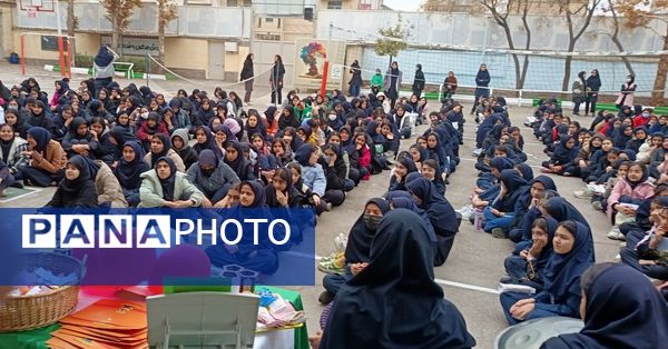 جشنواره کیک و دسر در دبیرستان کوثر فرهنگیان 