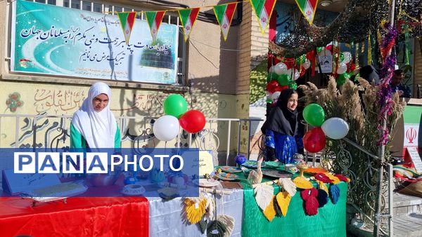 آیین نمادین نواختن زنگ مهر و مقاومت در دبیرستان حضرت معصومه(س) شهرستان فیروزکوه 