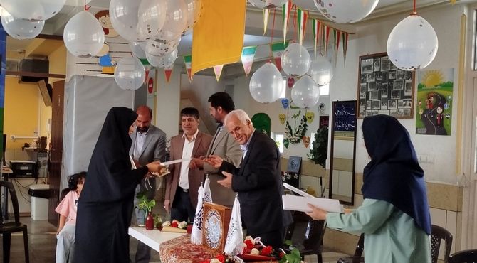 مراسم بزرگداشت مقام معلم در دبستان شاهد حیات ناحیه سه شیراز