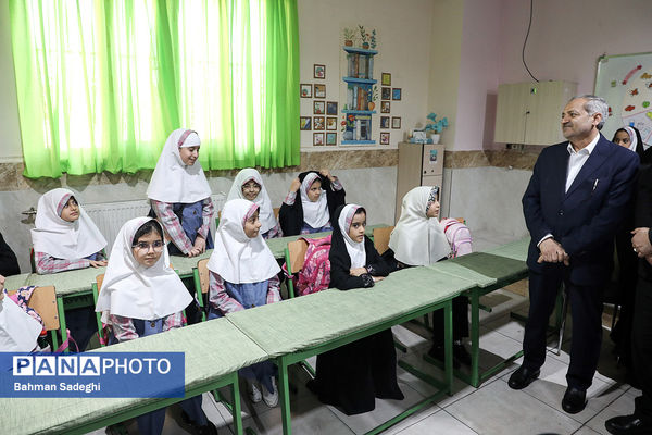آیین تجهیز ۴۰۰۰ کتابخانه کلاسی با حضور وزیر آموزش و پرورش