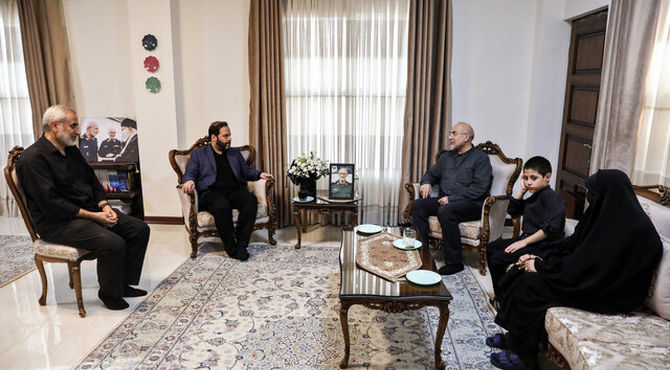 حضور قالیباف در منزل سرلشکر شهید غلامرضا محرابی