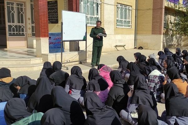 برگزاری کارگاه آموزشی پدافند غیرعامل در دبیرستان حضرت خدیجه(س) شهر جعفریه