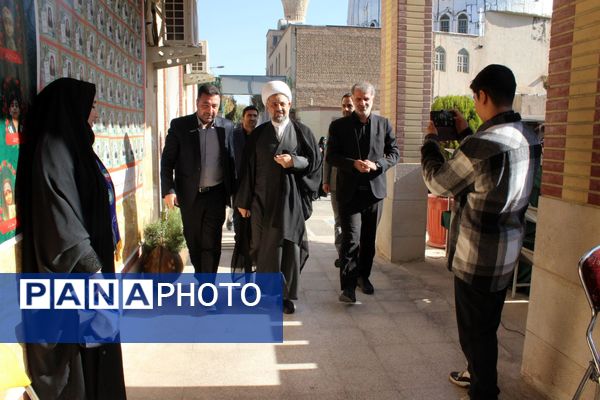 جوشش غیرت و همدلی دانش‌آموزان رباط‌کریم در مراسم وطن‌یار